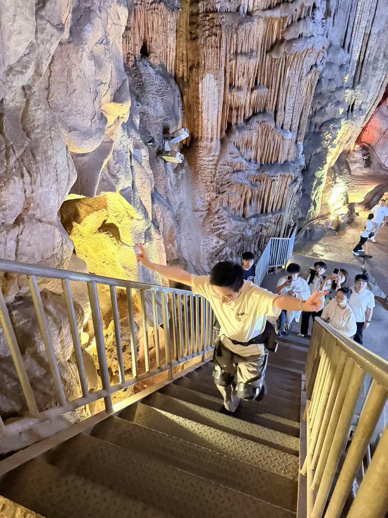 踏山外骨骼助力靈山景區